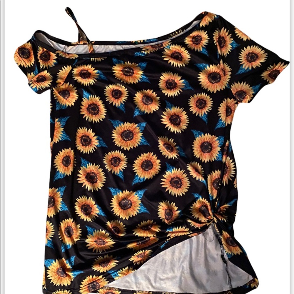 Crazy train pre owned great Condition sun flower blouse size large